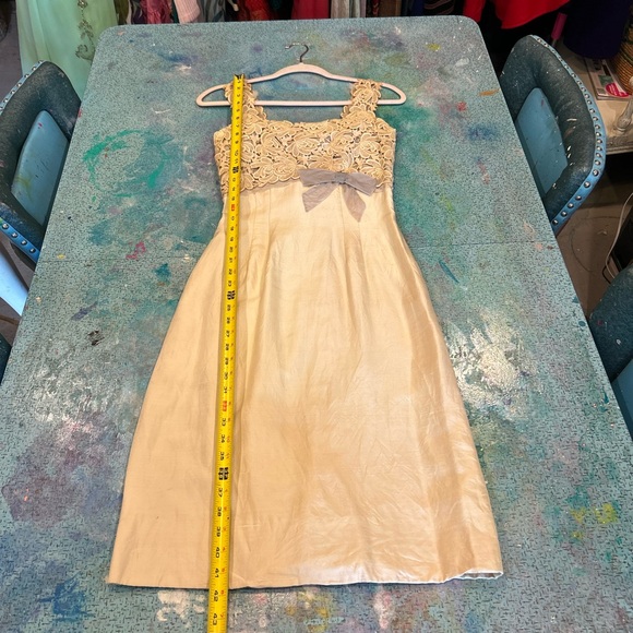 Mid Century Classic Dress - Picture 13 of 14